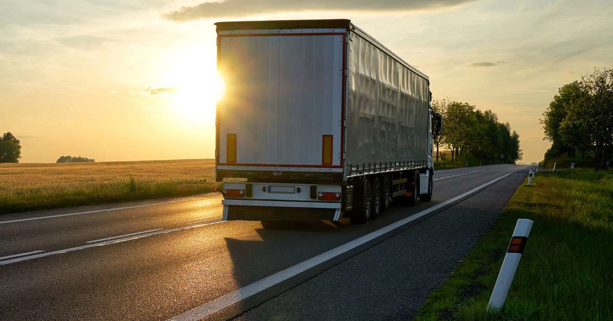 Az EP elfogadta a nemzetközi szállítást végző járművezetők kiküldetésére vonatkozó új szabályokat